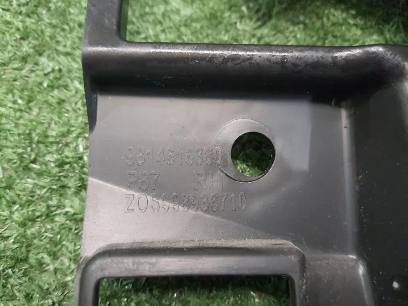 Guida Sostegno Paraurti POST DX 9814616380 Peugeot 5008 II 2017