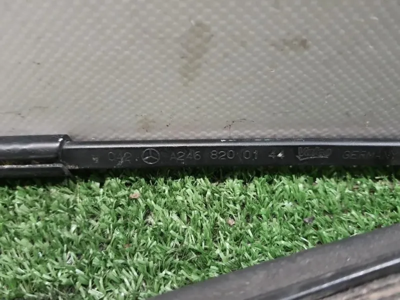 Braccio Tergicristallo Parabrezza SX A2468200144 SX Mercedes Classe B W246 2012