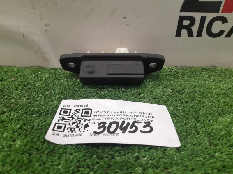 Interruttore Chiusura Elettrica Portello 15D355 Toyota Yaris IV 2012