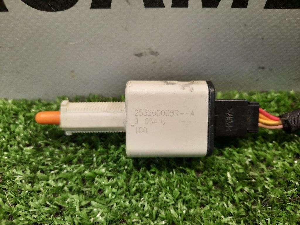 Interruttore LUCE Freno ANT 253200005R PRDALE Renault Mégane III 2009