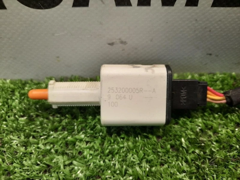 Interruttore LUCE Freno ANT 253200005R PRDALE Renault Mégane III 2009