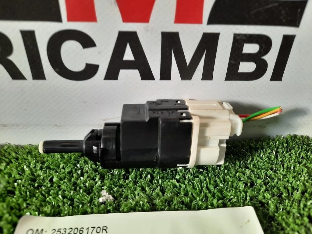 Interruttore LUCE STOP 253206170R Renault CLIO IV 2016