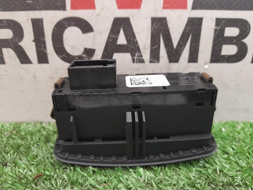 Interruttore LUCI Emergenza 8X0959672G Audi A1 8XF Sportback 2015
