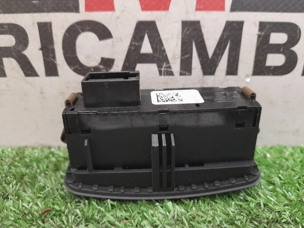 Interruttore LUCI Emergenza 8X0959672G Audi A1 8XF Sportback 2015