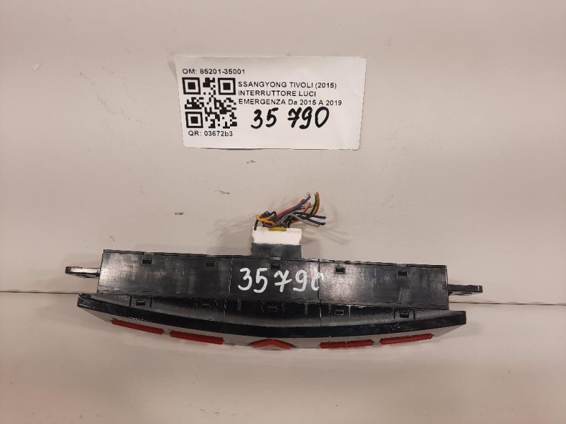 Interruttore LUCI Emergenza 85201-35001 Ssangyong Tivoli 2015