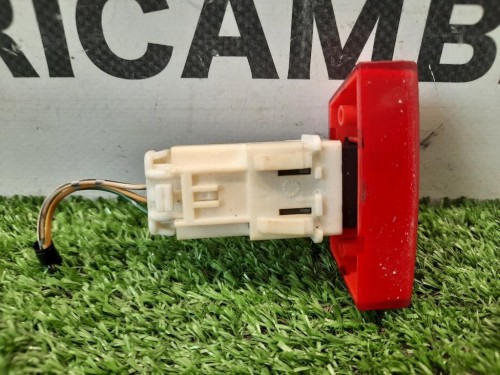 Interruttore LUCI Emergenza 84332A0H010 Toyota AYGO I 2005