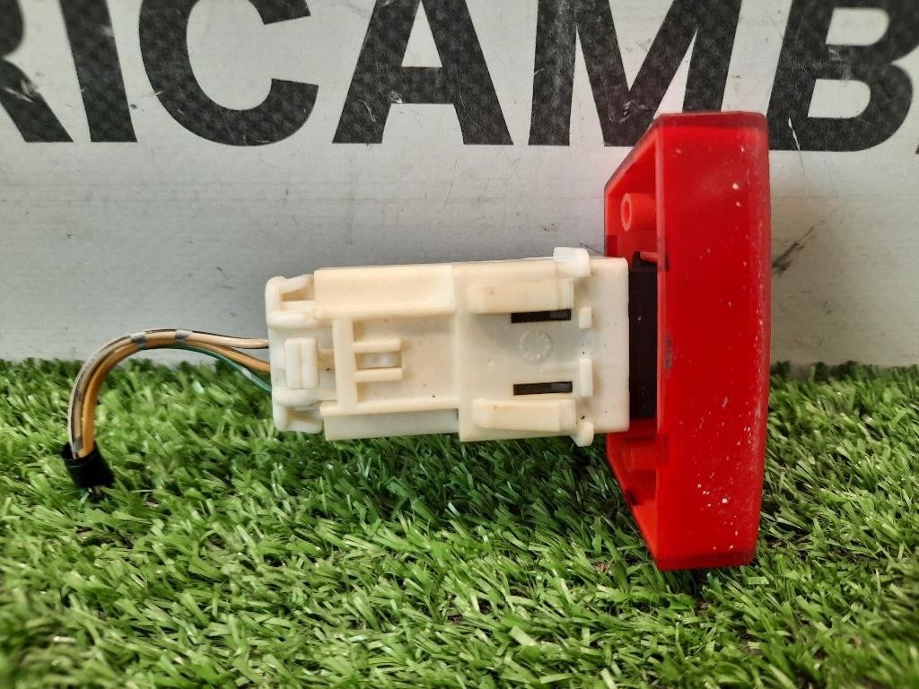 Interruttore LUCI Emergenza 84332A0H010 Toyota AYGO I 2005