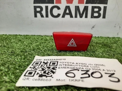 Interruttore LUCI Emergenza 84332A0H010 Toyota AYGO I 2005