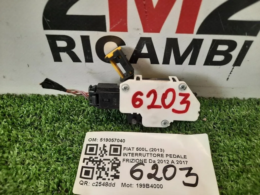 Interruttore Pedale Frizione 519057040 INTERRUTTORE PEDALE Fiat 500L 2013