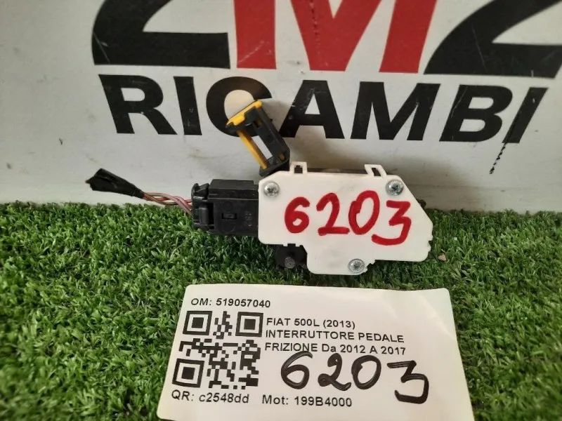 Interruttore Pedale Frizione 519057040 INTERRUTTORE PEDALE Fiat 500L 2013
