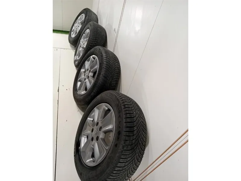 KIT 4 Cerchi 215 65 R16 40300480R Dacia Duster I 2014