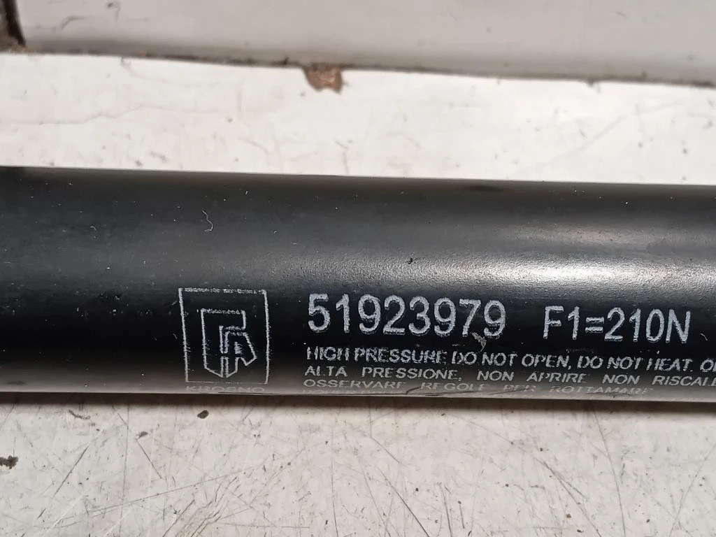 KIT Ammortizzatori ANT 51923979 DX+SX Fiat 500L 2013