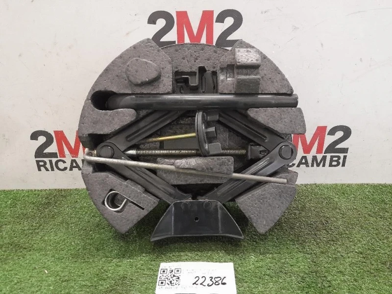 KIT Attrezzi AY1117009 Ford B-max 2012