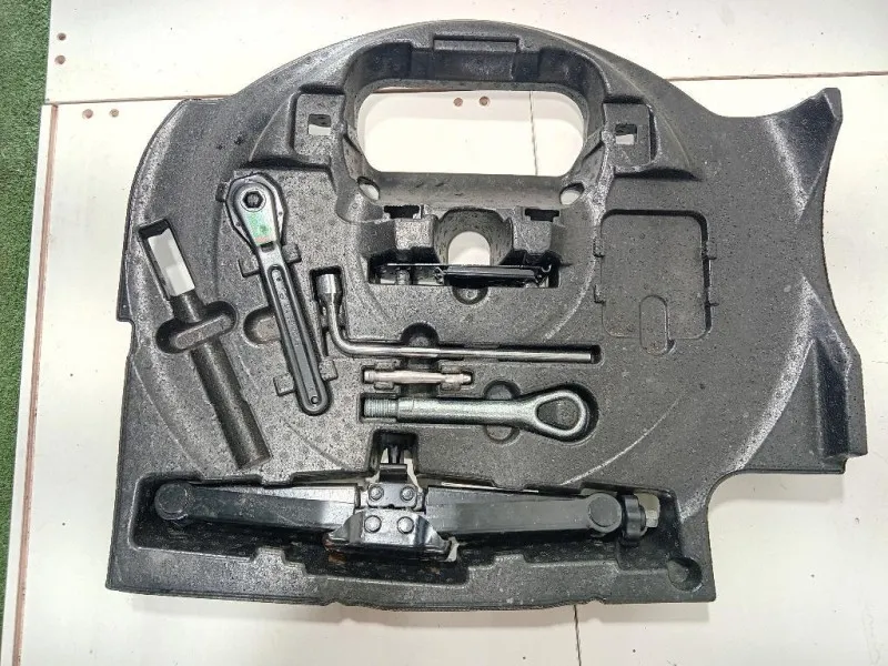 KIT Attrezzi A1668990021A164400002 RUOTA DE SCORTA Mercedes Classe ML W166 2012