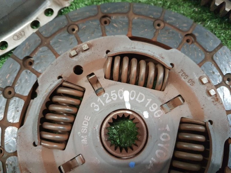 KIT Frizione 312100D150 Toyota Yaris IV 2012