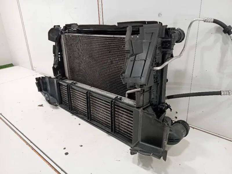 KIT Radiatori 3136613436 Mercedes Classe E W212 2013