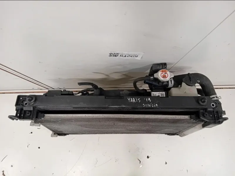 KIT Radiatori 16040-0M090 KIT RADIATORI Toyota Yaris IV 2014