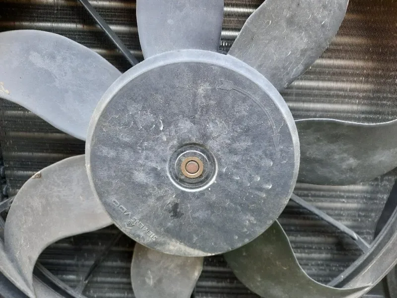 KIT Radiatori 1K0 121 251 F RIVESTIMENTO FRONTALE A Volkswagen GOLF VI 2009