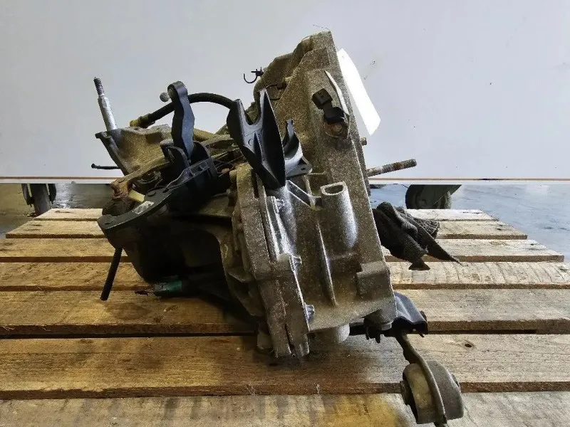 Cambio JH3 334 - R049842 Renault CLIO IV 2013