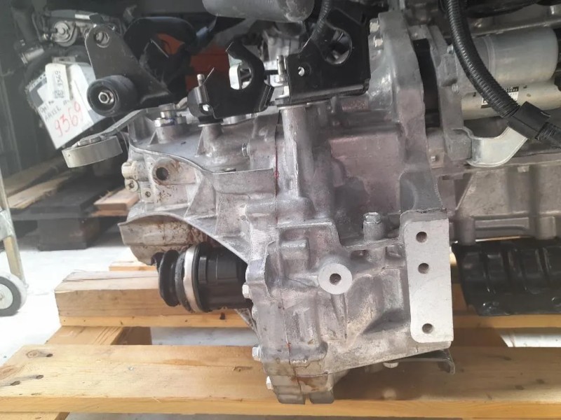 Cambio 2NRFKE 303000D500 Toyota Yaris IV 2017