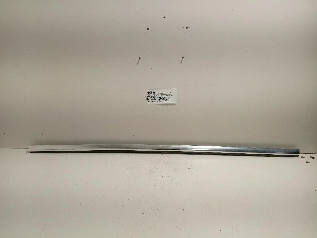 Listello Modanatura Raschiavetro Porta ANT DX LISTELLO MODANATURA RASCHIAVETRO PORTA ANT DX Ford Focus IV SW 2011