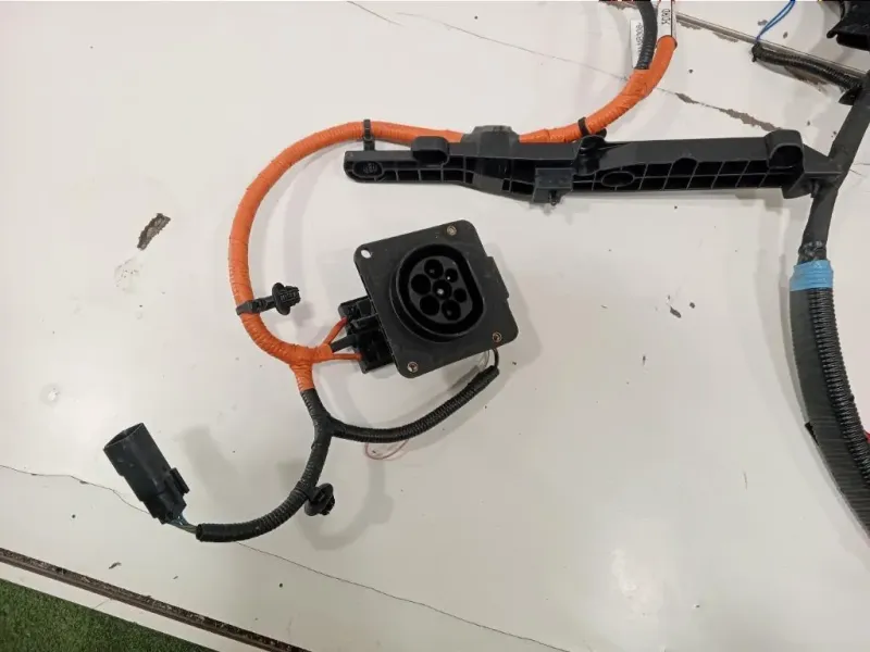 Caricabatteria CARICABATTERIA Ford KUGA III 2020