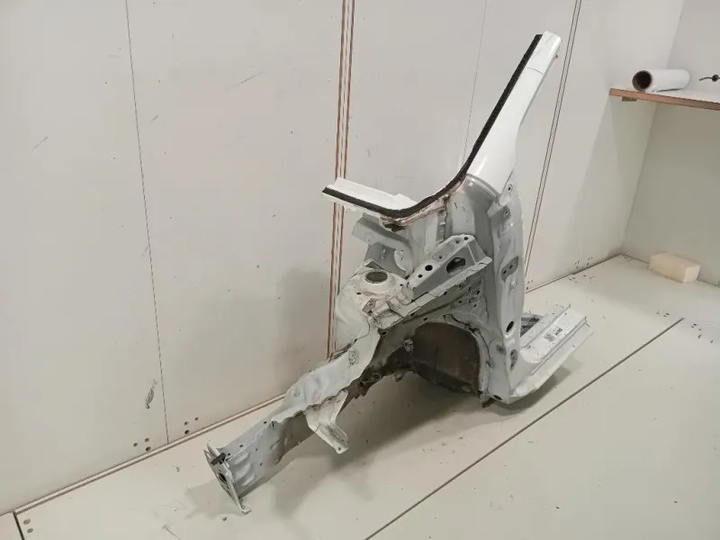 Longherone ANT SX 5710252200 Toyota Yaris IV 2017