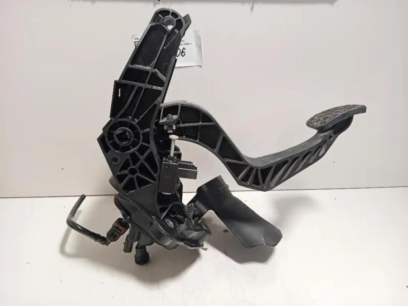 Pedale Frizione L1TC-7B633-D1C Ford PUMA II 2024