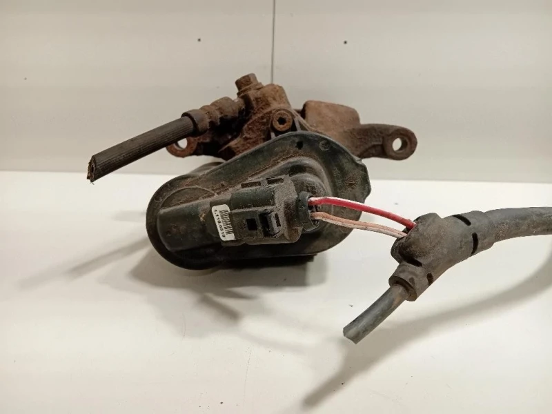 Pinza Freno POST SX 32332267J Volkswagen Passat VI 2011