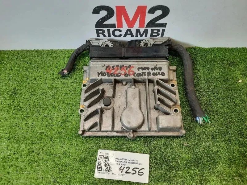 Centralina Iniezione 55579719 MOTORE Opel Astra J 2010