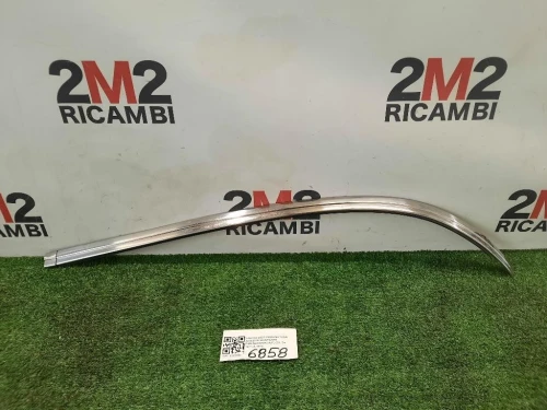 Modanatura Adesiva Montante Parabrezza INF DX Lancia 2000