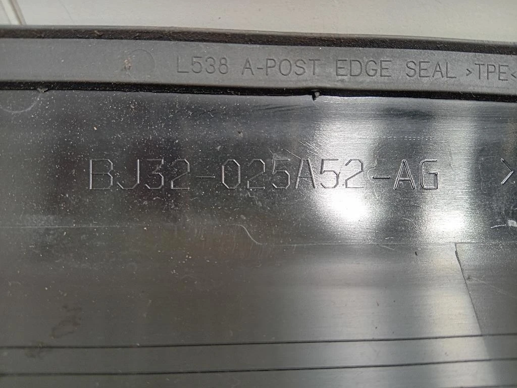 Modanatura Adesiva Montante Parabrezza DX BJ32-025A52-AG Land Rover Range Rover Evoque I 2011