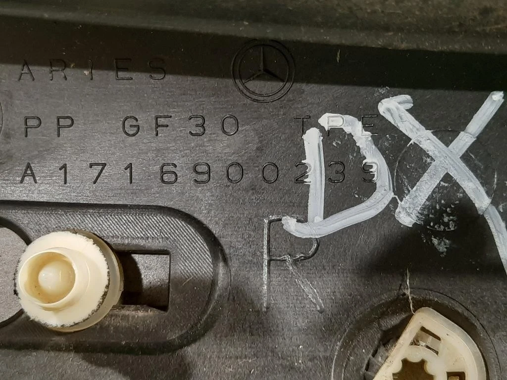 Modanatura Adesiva Montante Parabrezza DX A1716900239 Mercedes Classe SLK R171 2008