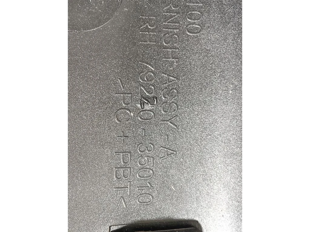 Modanatura Adesiva Montante Parabrezza DX 79220-35010 Ssangyong Tivoli 2015