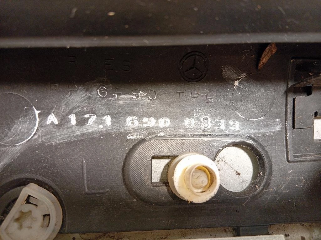 Modanatura Adesiva Montante Parabrezza SX A1716900339 Mercedes Classe SLK R171 2004