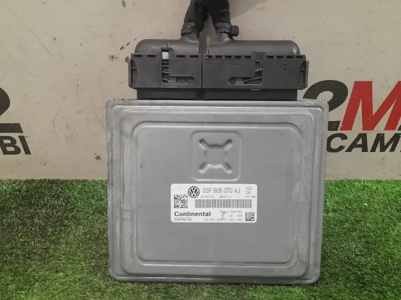 Centralina Iniezione 03F906070AJ Volkswagen GOLF VI 2009