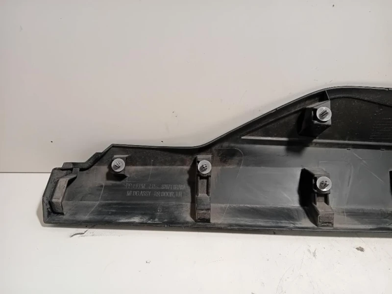 Modanatura Adesiva Porta POST SX 828716RA0A Nissan X-trail IV 2017