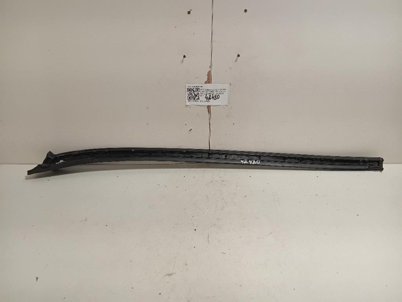 Modanatura Cristallo Deflettore SX A2056900162 Mercedes Classe C W205 2014