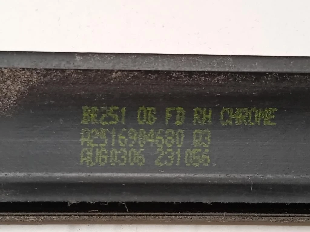 Modanatura Estraschiavetro Porta ANT DX A2516904680 Mercedes Classe R W251 2006