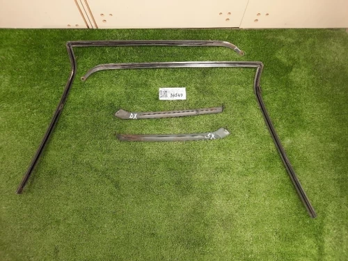 Modanatura Lunotto MODANATURA LUNOTTO SX+DX Mercedes Classe E W124 1985