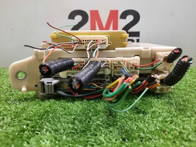 Centralina Scatola Fusibili 8273053021 Lexus Serie IS II 2006