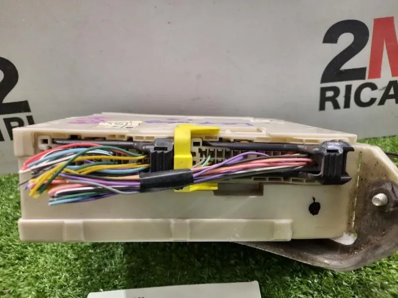 Centralina Scatola Fusibili 8273053050 Lexus Serie IS II 2006