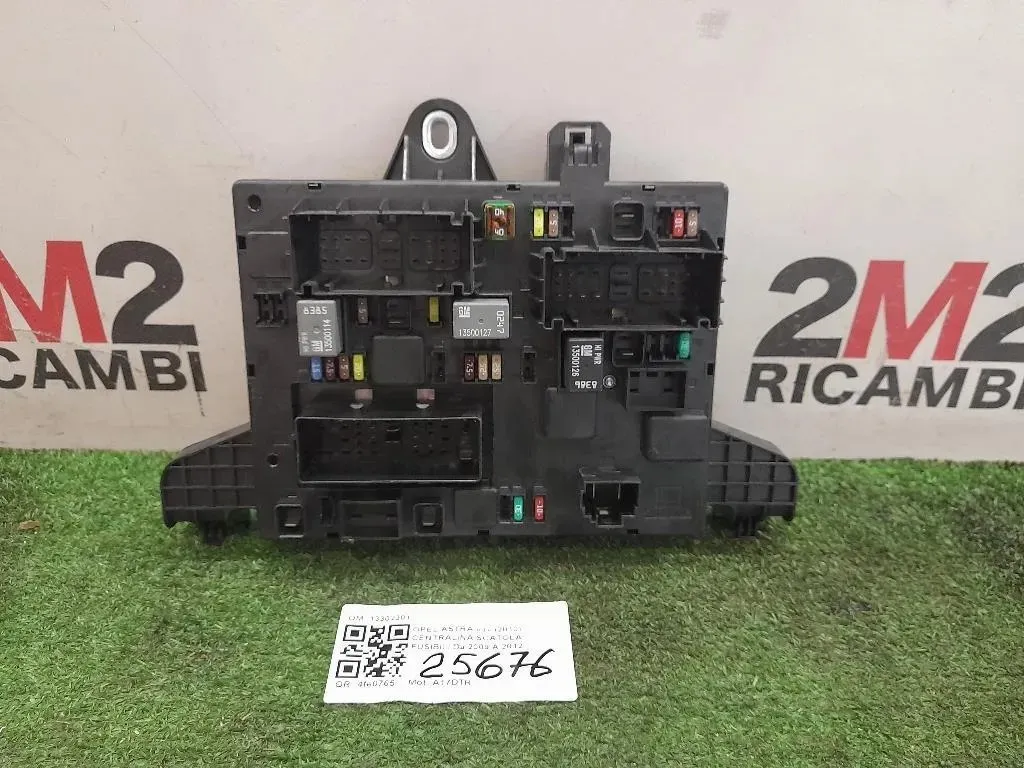 Centralina Scatola Fusibili 13302301 Opel Astra J 2010