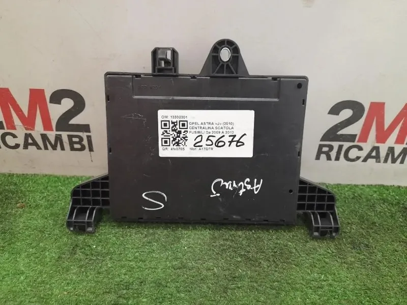 Centralina Scatola Fusibili 13302301 Opel Astra J 2010