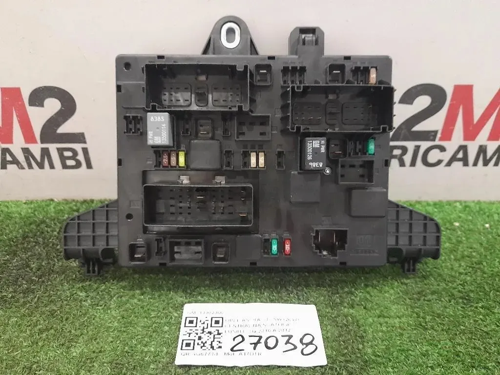 Centralina Scatola Fusibili 13302300 Opel Astra J SW 2010
