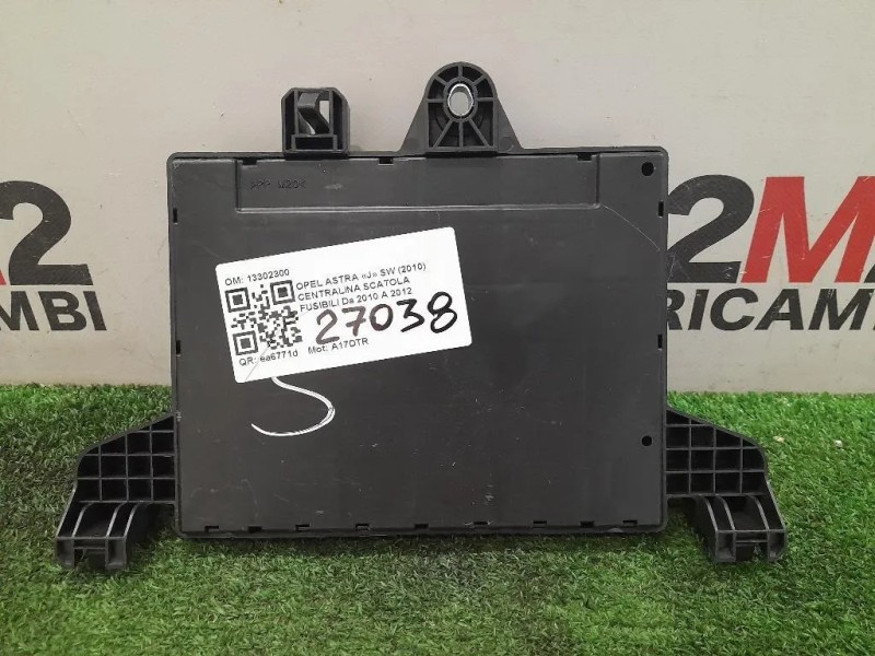 Centralina Scatola Fusibili 13302300 Opel Astra J SW 2010
