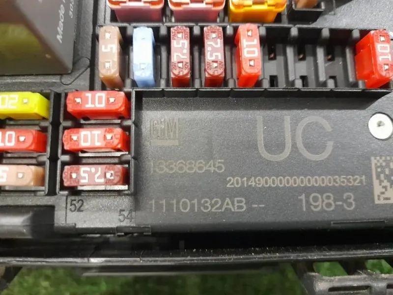 Centralina Scatola Fusibili 13368645 Opel Zafira C 2012