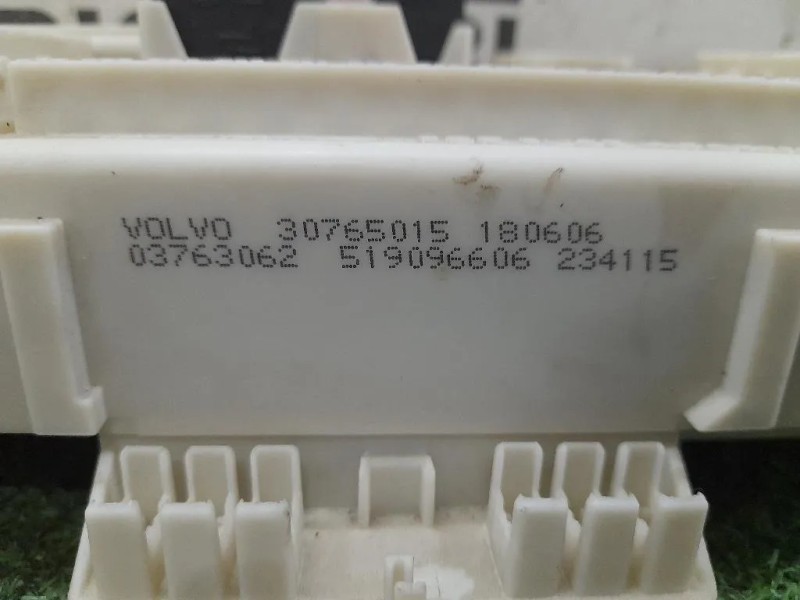 Centralina Scatola Fusibili 30765015 Volvo V50 2004