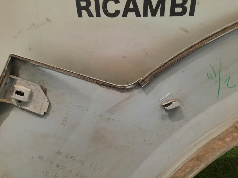 Modanatura Parasassi POST DX MR478746 Mitsubishi Pajero III 2000