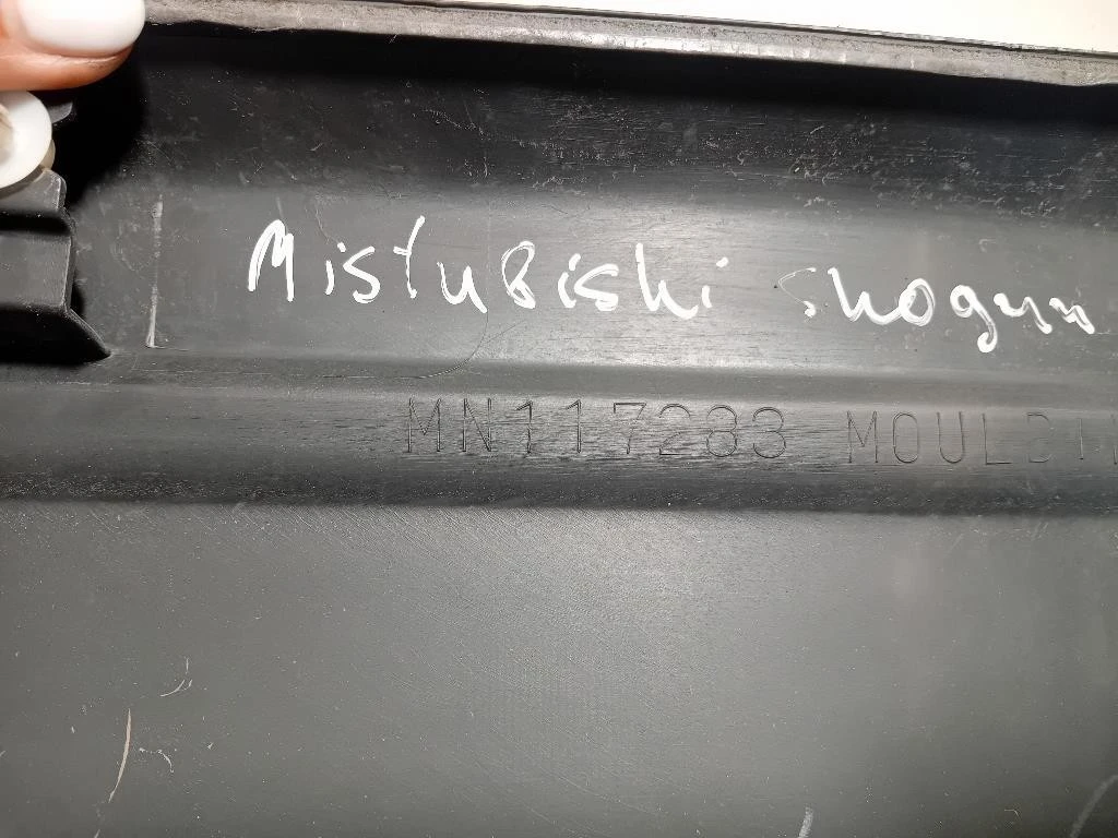 Modanatura Porta ANT SX MN117283 Mitsubishi Pajero III 2000